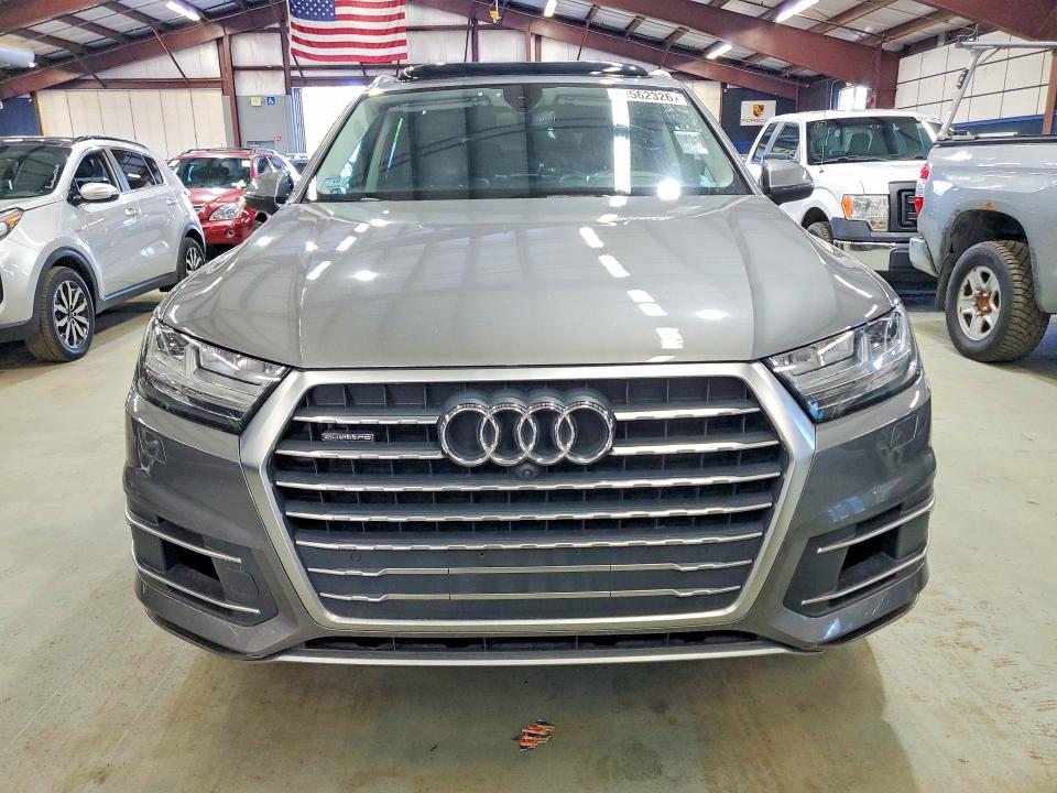 2017 Audi Q7 VIN WA1VABF75HD029785 COPART salvage auction — MINOR DENT/SCRATCHES, MA - CERTIFICATE OF TITLE (P), sold $5,800 on 2026-07-10 (photo 5)