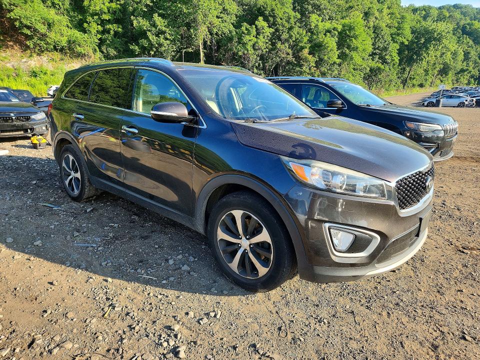 2017 Kia Sorento VIN 5XYPHDA11HG253646 COPART salvage auction — ENGINE BURN, Ny - Certificate Of Title, sold $450 on 2026-07-30 (photo 4)