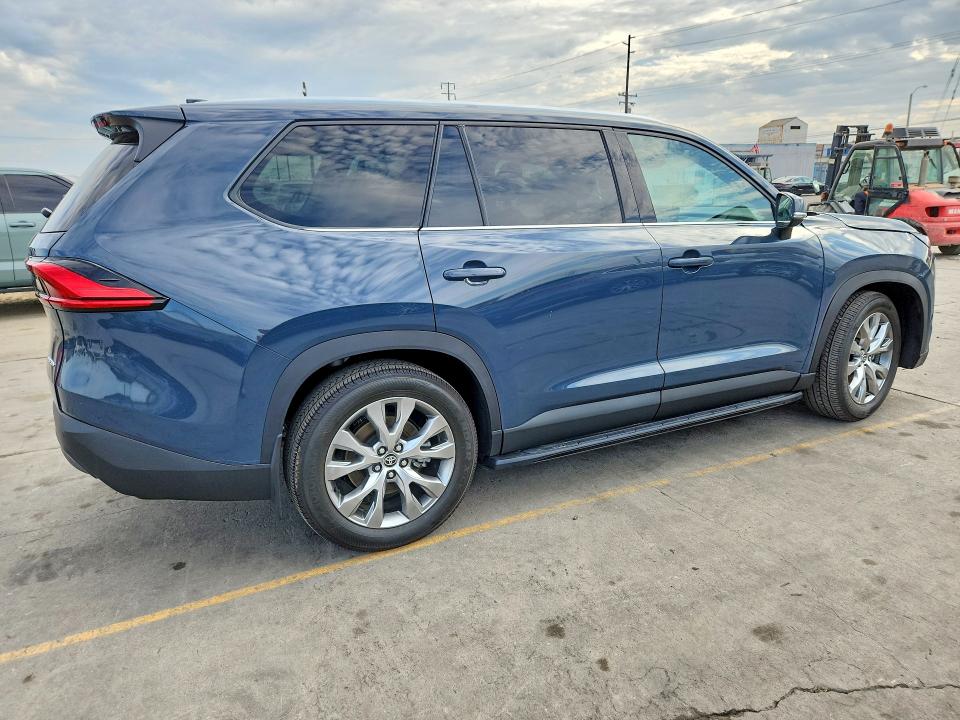 2024 Toyota Highlander VIN 5TDACAB50RS017238 COPART salvage auction — STRIPPED, Ky - Dis/Dlr/Exp Only Clean Title, sold $23,500 on 2026-07-27 (photo 3)