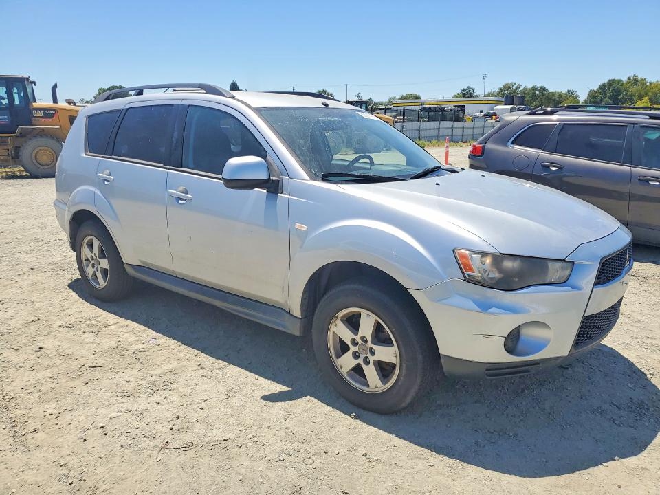 2010 Mitsubishi Outlander VIN JA4AT2AW3AZ014203 COPART salvage auction — MINOR DENT/SCRATCHES, CA - DIS/DLR/EXP ONLY CLEAN TITLE, sold $250 on 2026-07-23 (photo 4)