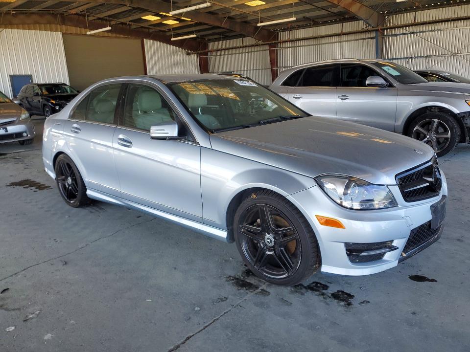 2013 Mercedes-benz C-klasse VIN WDDGF4HB2DA873717 COPART salvage auction — MINOR DENT/SCRATCHES, Ca - Dis/Dlr/Exp Only Clean Title, sold $1,000 on 2026-07-16 (photo 4)