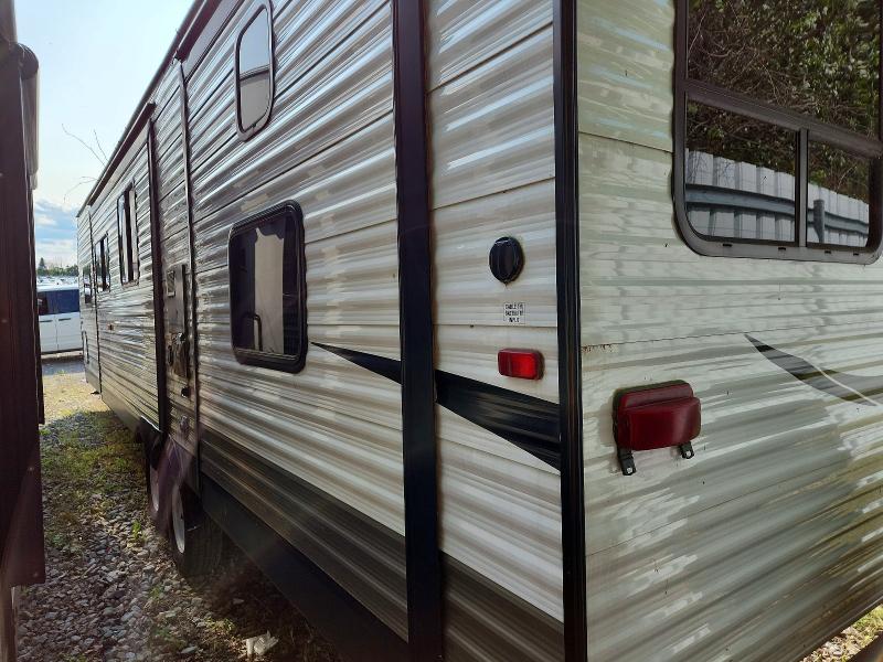 2016 Jayco jay Trailers VIN 1UJBJ0BS6G17T0052 COPART salvage auction — SIDE, ON - PERMIT NO BRAND - UNFIT, sold $225 on 2026-09-10 (photo 3)
