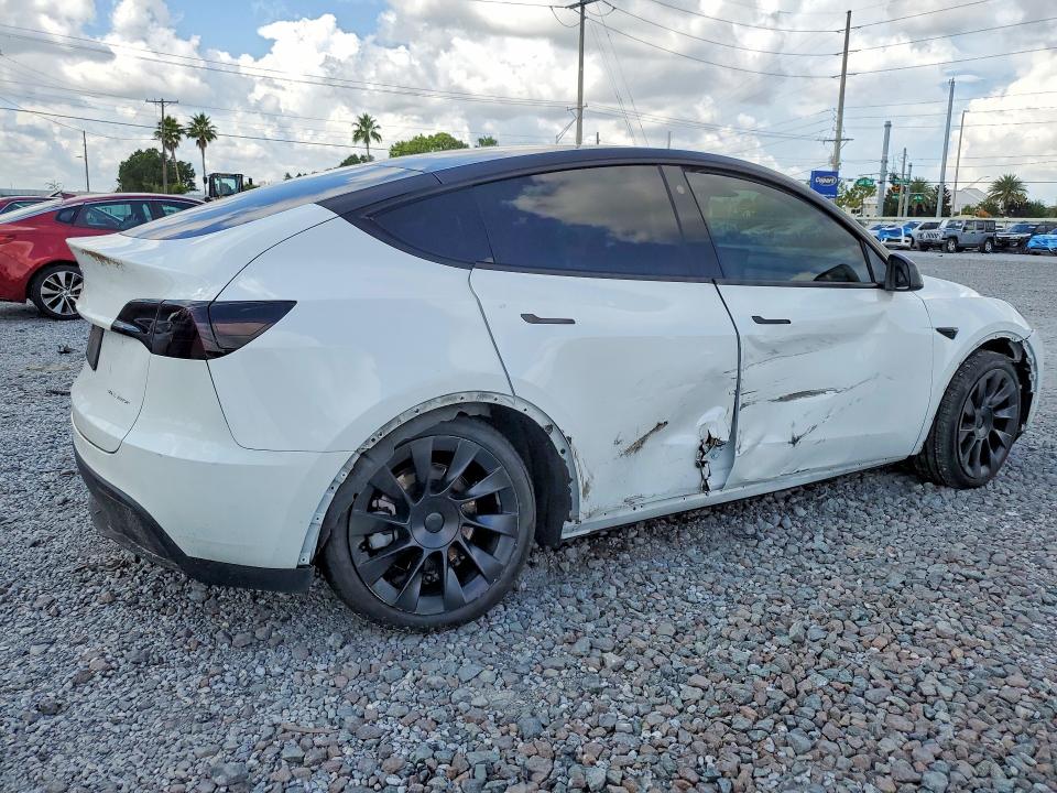 2023 Tesla Model y VIN 7SAYGDEE4PF608631 COPART salvage auction — SIDE, FL - CERT OF TITLE SLVG REBUILDABLE, sold $10,700 on 2026-07-31 (photo 3)