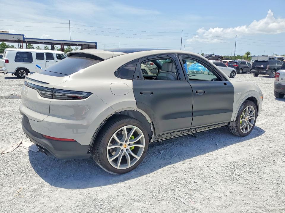 2020 Porsche Cayenne VIN WP1BE2AYXLDA55139 COPART salvage auction — SIDE, Salvage Title, sold $9,200 on 2026-07-24 (photo 3)