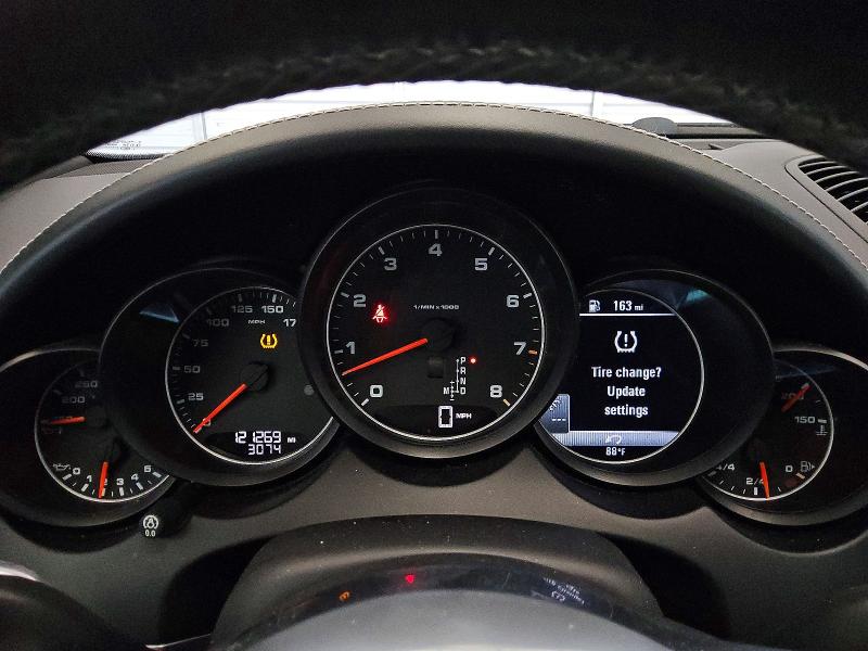 2016 Porsche Cayenne VIN WP1AA2A20GLA09219 COPART salvage auction — MINOR DENT/SCRATCHES, FL - CERTIFICATE OF TITLE, sold $7,700 on 2026-07-28 (photo 9)