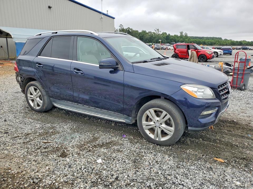 2015 Mercedes-benz VIN 4JGDA5HB2FA514433 COPART salvage auction — REAR END, Sc - Certificate Of Title, sold $4,000 on 2026-08-01 (photo 4)