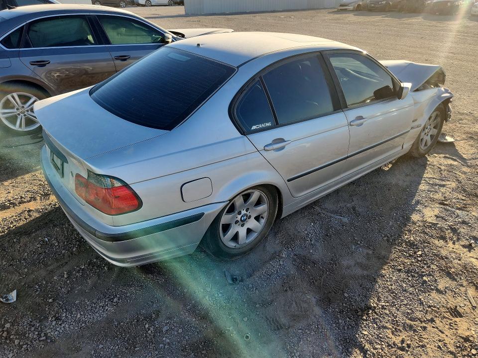 1999 BMW 3 series VIN WBAAM3339XCD55323 COPART salvage auction — FRONT END, NV - NON-REPAIRABLE VEHICLE CERT, sold $225 on 2026-08-11 (photo 3)