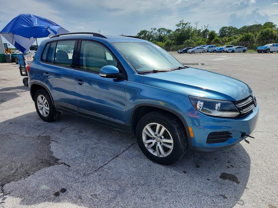 2017 Volkswagen Tiguan VIN WVGAV7AX8HK037951 COPART salvage auction — MECHANICAL, Fl - Certificate Of Title, sold $825 on 2026-08-05 (photo 4)