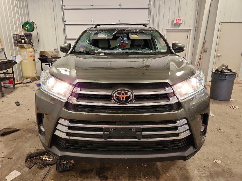 2019 Toyota Highlander VIN 5TDDZRFH7KS925531 COPART salvage auction — VANDALISM, Mn - Cert Of Title-Salvage, sold $1,100 on 2026-07-28 (photo 5)