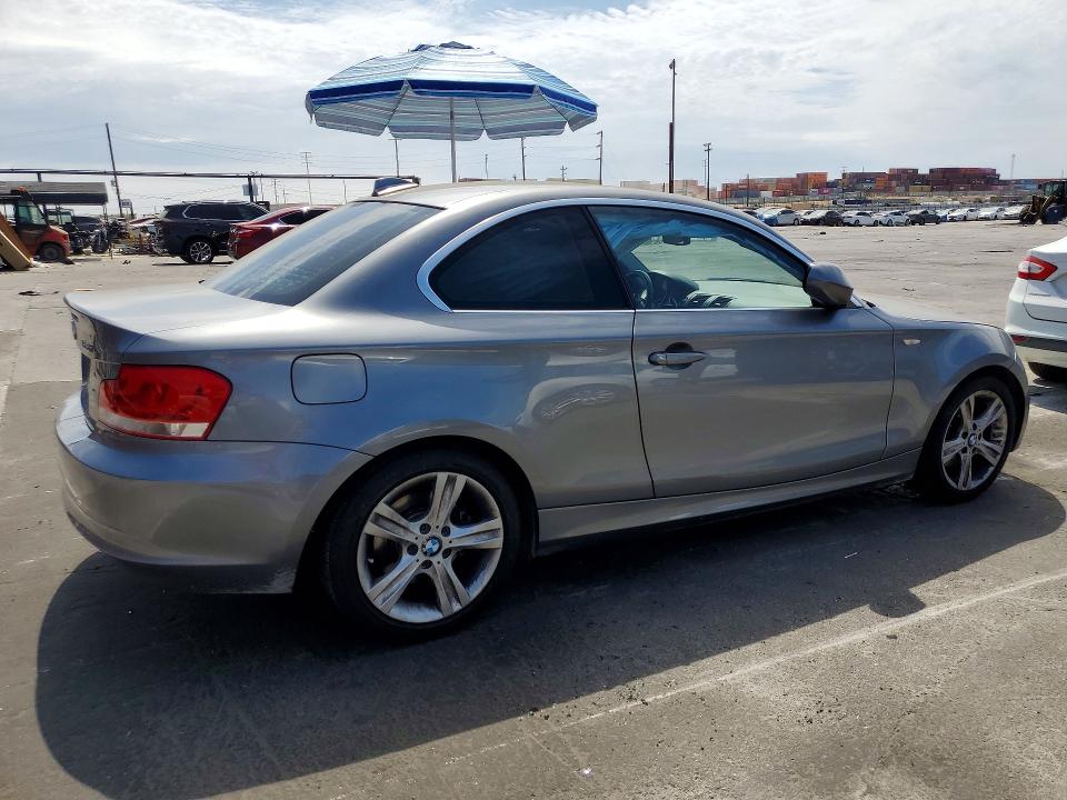 2012 BMW 1er VIN WBAUP9C56CVL91362 COPART salvage auction — MINOR DENT/SCRATCHES, CA - DIS/DLR/EXP ONLY CLEAN TITLE, sold $725 on 2026-07-24 (photo 3)