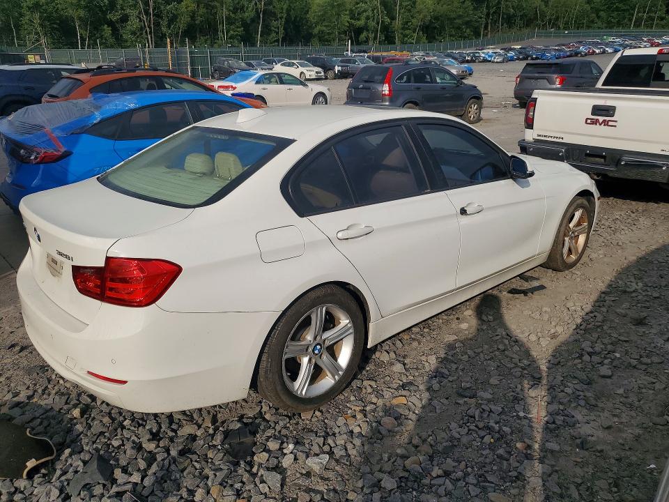 2013 BMW 3er VIN WBA3B5C51DF591077 COPART salvage auction — MECHANICAL, Pa - Cert Of Title, sold $550 on 2026-07-22 (photo 3)