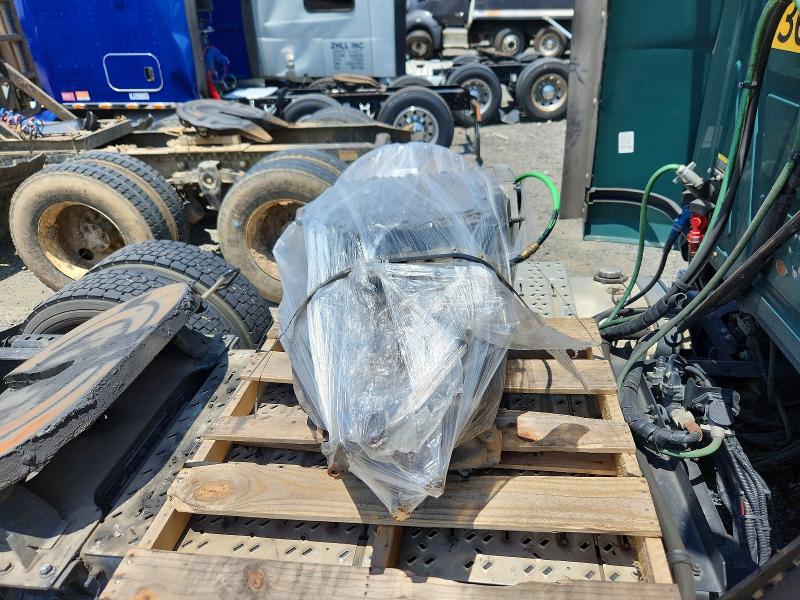 2017 Mack 600 rd600 VIN 1M1AW01X0HM009378 COPART salvage auction — STRIPPED, MS - CERTIFICATE OF TITLE (P), sold $10 on 2026-08-26 (photo 9)