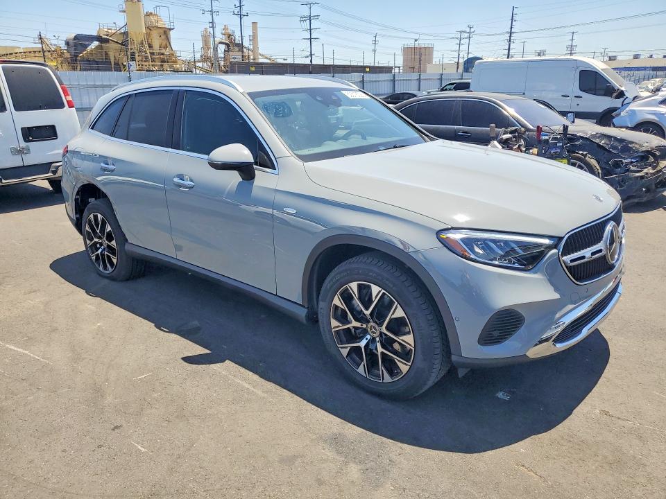 2025 Mercedes-benz Glc VIN W1NKM5GB7SU096988 COPART salvage auction — MINOR DENT/SCRATCHES, CA - SALVAGE CERTIFICATE, sold $31,750 on 2026-07-15 (photo 4)