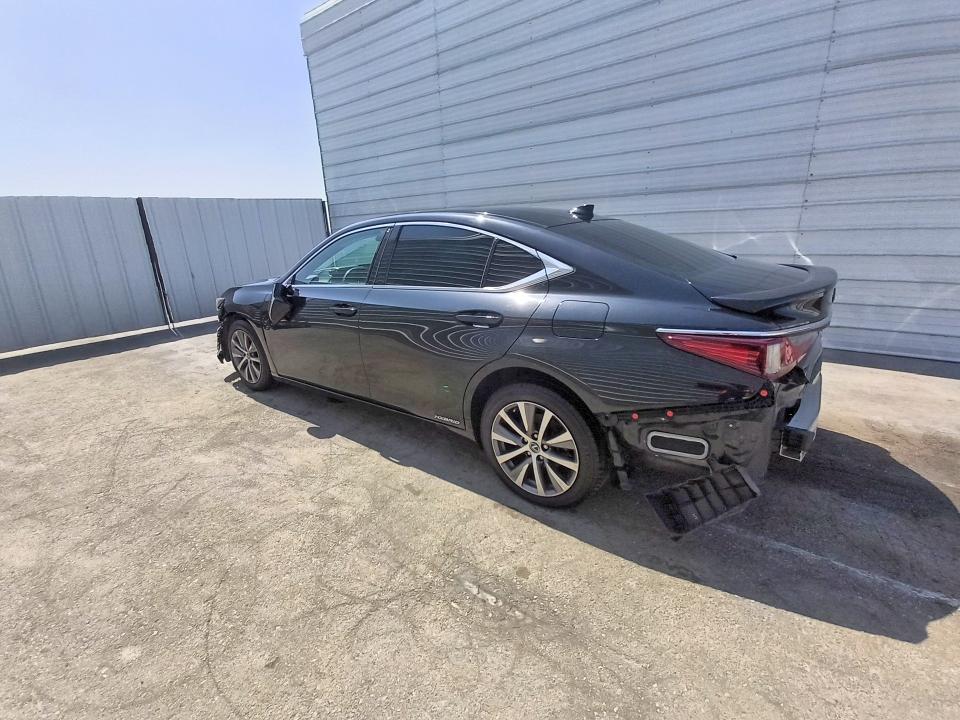 2020 Lexus Es 300h VIN 58AC21B18LU006701 COPART salvage auction — FRONT END, CA - CERTIFICATE OF TITLE, sold $9,500 on 2026-08-18 (photo 2)