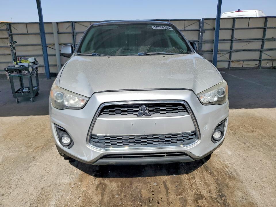 2014 Mitsubishi VIN 4A4AP3AU0EE011148 COPART salvage auction — MINOR DENT/SCRATCHES, Ca - Cert Of Title-Salvaged, sold $300 on 2026-07-10 (photo 5)