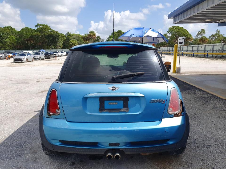 2005 Mini Cooper VIN WMWRE33565TL14014 COPART salvage auction — SIDE, Fl - Cert Of Title Slvg Rebuildable, sold $275 on 2026-08-12 (photo 6)