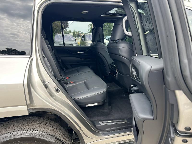 2023 Lexus Lx VIN JTJAB7CX1P4024534 COPART salvage auction — MINOR DENT/SCRATCHES, Tx - Certificate Of Title (P), sold $81,000 on 2026-07-24 (photo 6)