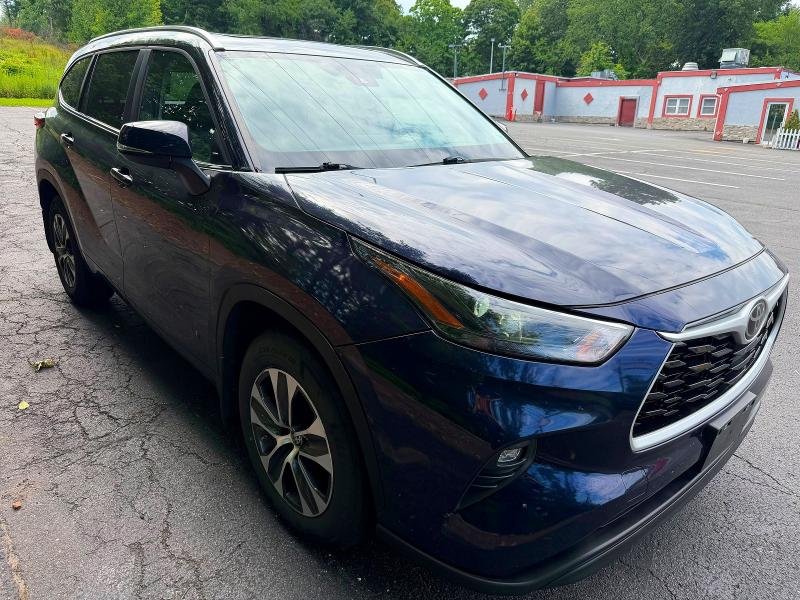 2023 Toyota Highlander VIN 5TDKDRBH3PS036776 COPART salvage auction — MINOR DENT/SCRATCHES, Md - Certificate Of Title, sold $18,600 on 2026-07-24 (photo 4)
