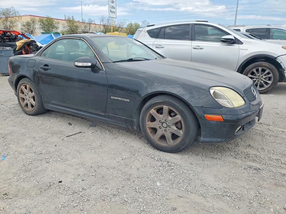 2001 Mercedes-benz Slk-class VIN WDBKK49F81F179032 COPART salvage auction — FRONT END, Az - Certificate Of Title, sold $125 on 2026-07-30 (photo 4)