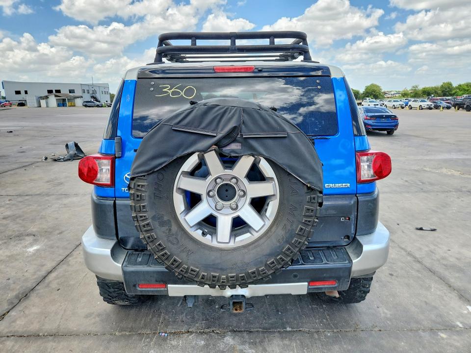 2007 Toyota Fj cruiser VIN JTEBU11F370065520 COPART salvage auction — FRONT END, Tx - Salvage Vehicle Title, sold $3,000 on 2026-07-20 (photo 6)