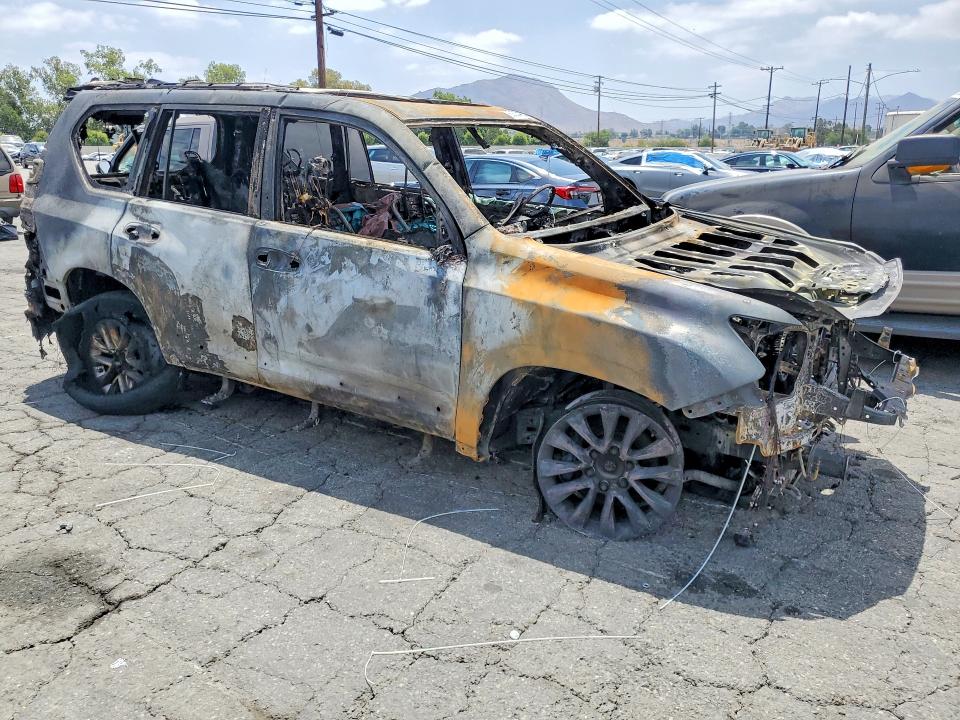 2014 Lexus Gx 460 VIN JTJBM7FX7E5067373 COPART salvage auction — BURN, CA - NON-REVIVABLE ACQUISITION, sold $400 on 2026-07-23 (photo 4)