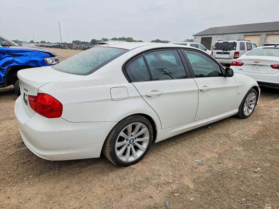 2011 BMW 3 series VIN WBAPH7C57BE850556 COPART salvage auction — MECHANICAL, MI - DEALER ONLY CLEAN TITLE, sold $425 on 2026-07-22 (photo 3)