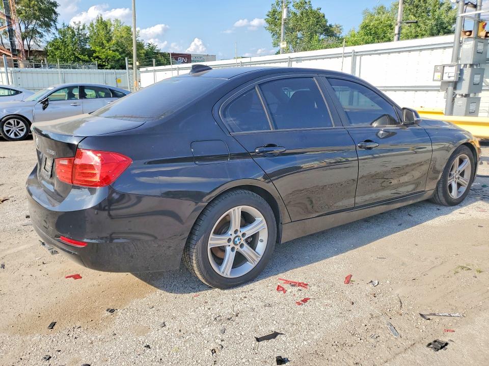 2013 BMW 3er VIN WBA3A5G55DNP24703 COPART salvage auction — NORMAL WEAR, In - Certificate Of Title, sold $650 on 2026-07-20 (photo 3)