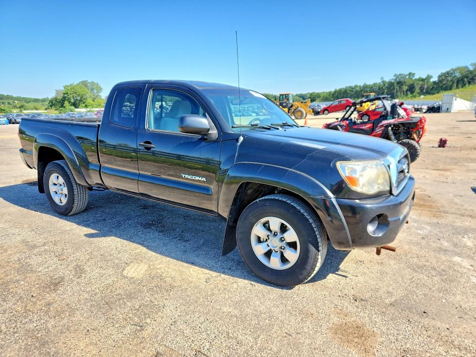2008 Toyota Tacoma VIN 5TEUX42N38Z559924 COPART salvage auction — HAIL, WI - CERTIFICATE OF TITLE, sold $1,550 on 2026-07-21 (photo 4)