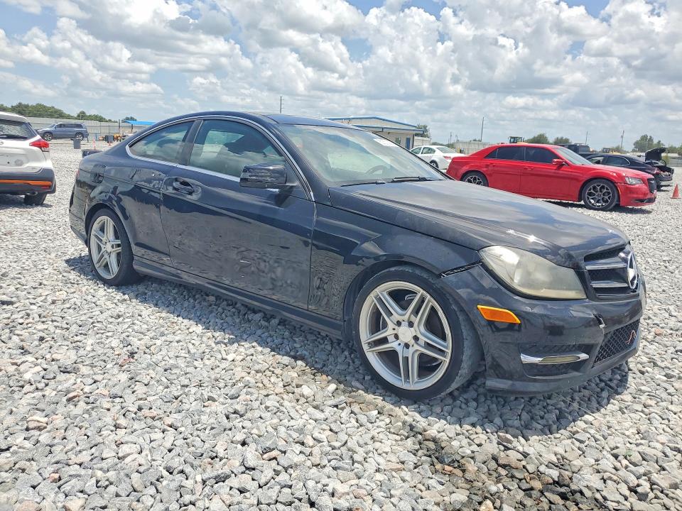 2015 Mercedes-benz C-klasse VIN WDDGJ4HB3FG415988 COPART salvage auction — NORMAL WEAR, Fl - Certificate Of Title, sold $1,300 on 2026-07-31 (photo 4)