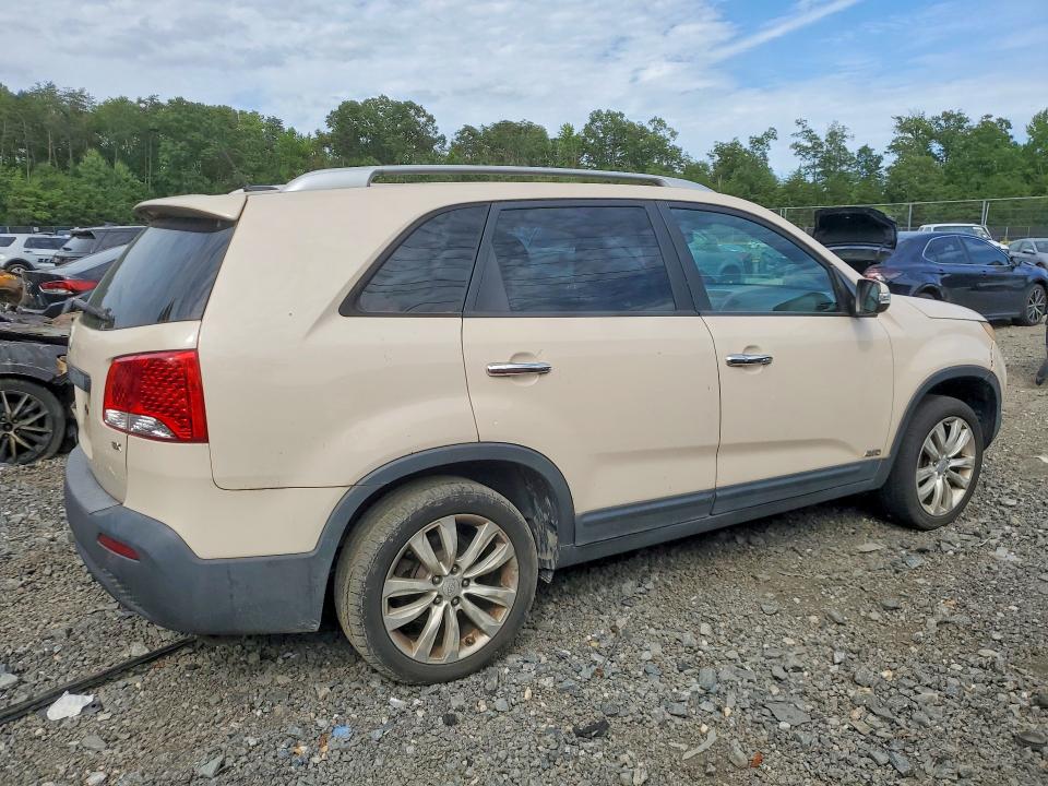2011 Kia Sorento VIN 5XYKUCA16BG136717 COPART salvage auction — MINOR DENT/SCRATCHES, VA - CERTIFICATE OF TITLE, sold $425 on 2026-07-31 (photo 3)