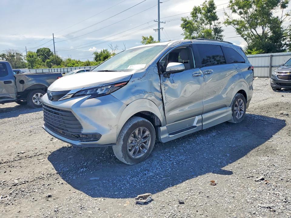 2025 Toyota Sienna VIN 5TDJRKEC3SS267254 COPART salvage auction — SIDE, FL - CERT OF TITLE SLVG REBUILDABLE (P), sold $9,700 on 2026-07-24 (photo 1)