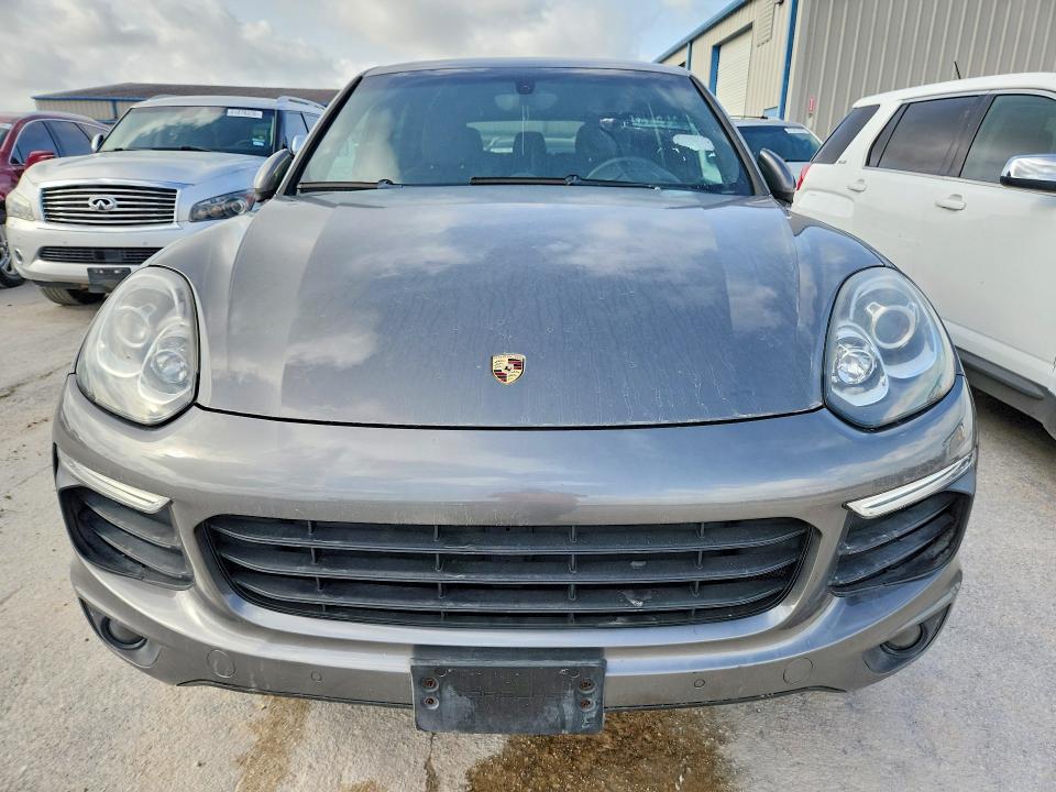 2016 Porsche Cayenne VIN WP1AA2A24GLA03925 COPART salvage auction — WATER/FLOOD, TX - SALVAGE TITLE-FLOOD DAMAGE, sold $7,200 on 2026-07-31 (photo 5)