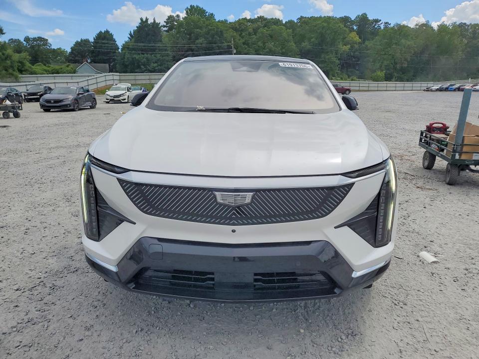 2025 Cadillac Optiq VIN 3GYK3DMR4SS216794 COPART salvage auction — REAR END, Nc - Salvage Certificate Of Title, sold $16,600 on 2026-08-19 (photo 5)