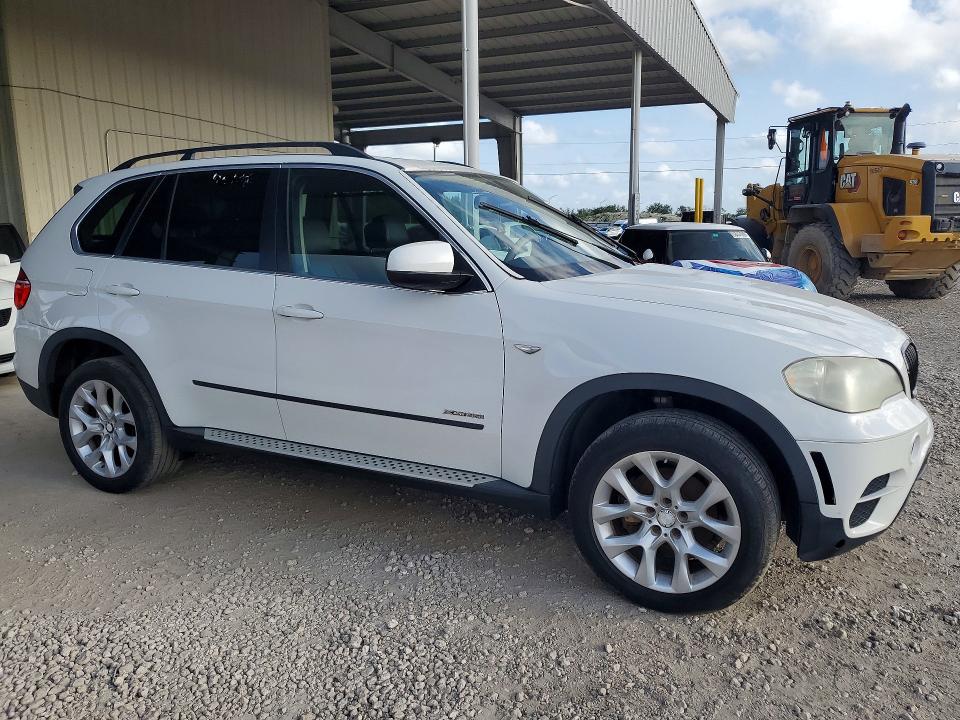 2013 BMW X5 VIN 5UXZV4C53D0E13562 COPART salvage auction — MINOR DENT/SCRATCHES, Fl - Certificate Of Title, sold $525 on 2026-07-29 (photo 4)