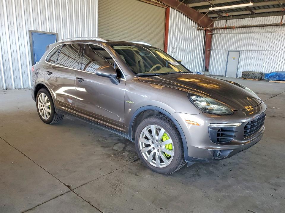 2016 Porsche Cayenne VIN WP1AE2A24GLA64261 COPART salvage auction — FRONT END, Ca - Dis/Dlr/Exp Only Clean Title, sold $3,600 on 2026-09-04 (photo 4)