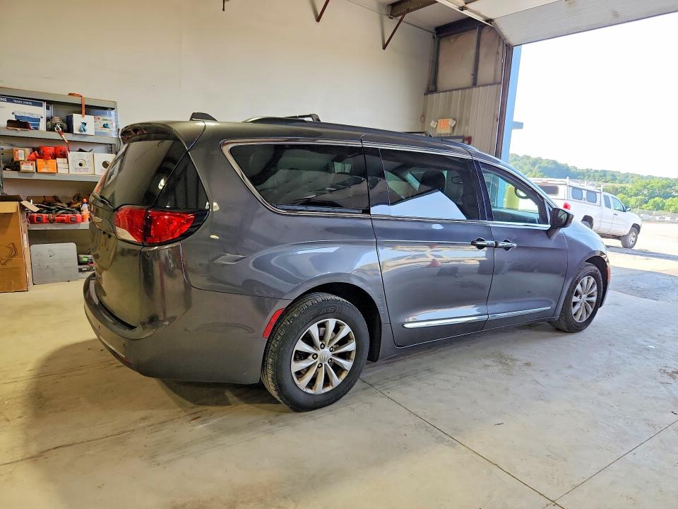 2017 Chrysler Pacifica VIN 2C4RC1BGXHR644945 COPART salvage auction — REAR END, Md - Certificate Of Title, sold $3,900 on 2026-07-17 (photo 3)