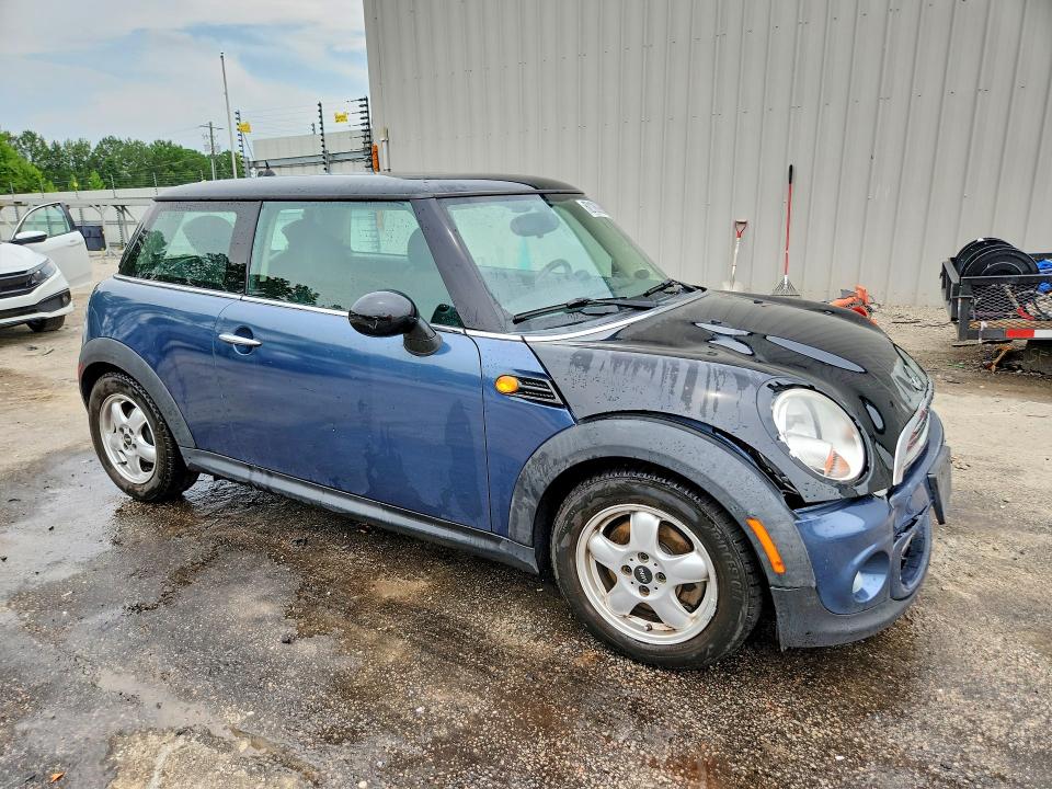 2011 Mini Cooper VIN WMWSU3C55BT095191 COPART salvage auction — FRONT END, SC - CERT OF TITLE-SALVAGE, sold $675 on 2026-08-24 (photo 4)