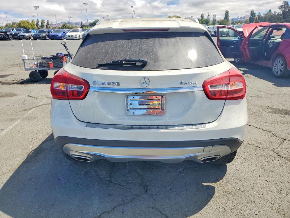 2015 Mercedes-benz VIN WDCTG4GB1FJ163602 COPART salvage auction — MINOR DENT/SCRATCHES, Wv - Dis/Dlr/Exp Only Clean Title (P), sold $1,850 on 2026-08-07 (photo 6)