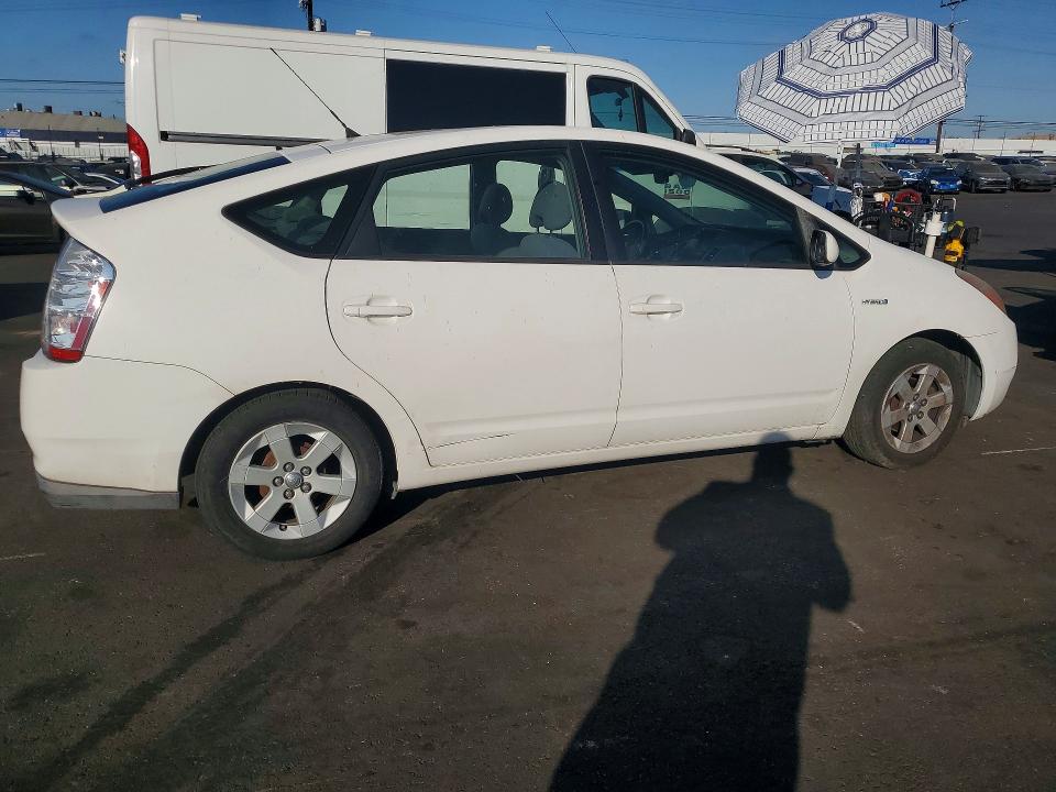 2007 Toyota Prius VIN JTDKB20U273236188 COPART salvage auction — MINOR DENT/SCRATCHES, CA - DIS/DLR/EXP ONLY CLEAN TITLE, sold $250 on 2026-07-27 (photo 3)