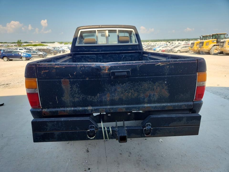 1986 Toyota Pickup VIN JT4RN63BXG0041531 COPART salvage auction — NORMAL WEAR, Sd - Certificate Of Title, sold $1,350 on 2026-07-28 (photo 6)