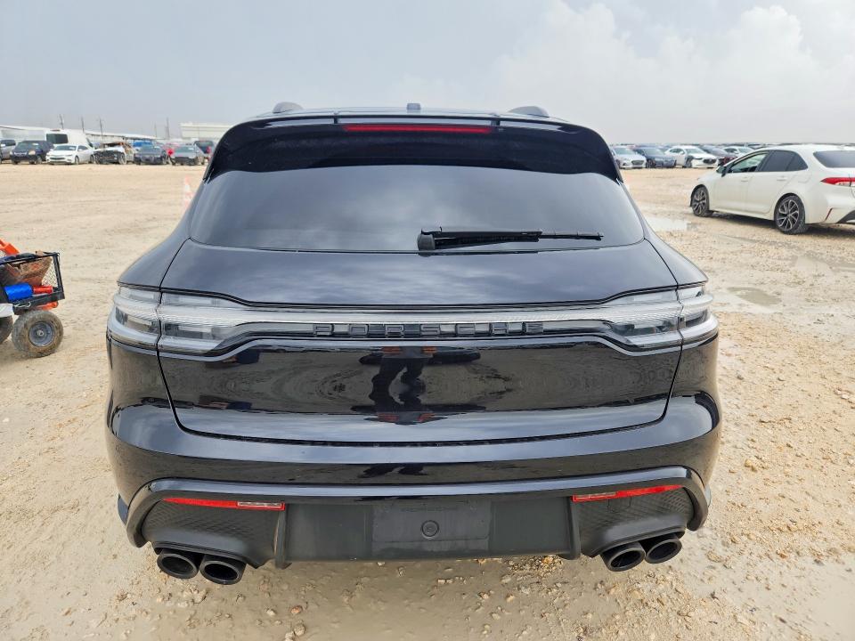 2023 Porsche Macan VIN WP1AF2A52PLB55813 COPART salvage auction — SIDE, Tx - Salvage Vehicle Title, sold $44,000 on 2026-08-27 (photo 6)