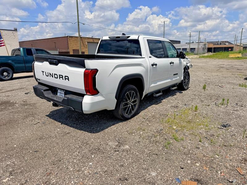 2025 Toyota Tundra VIN 5TFLA5DB4SX324646 COPART salvage auction — ROOF, Mi - Dealer Only Clean Title (P), sold $15,400 on 2026-07-31 (photo 4)