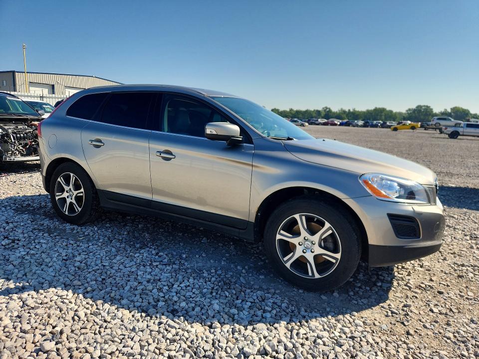 2013 Volvo Xc60 VIN YV4902DZ8D2378313 COPART salvage auction — REAR END, Il - Salvage Certificate, sold $500 on 2026-08-12 (photo 4)