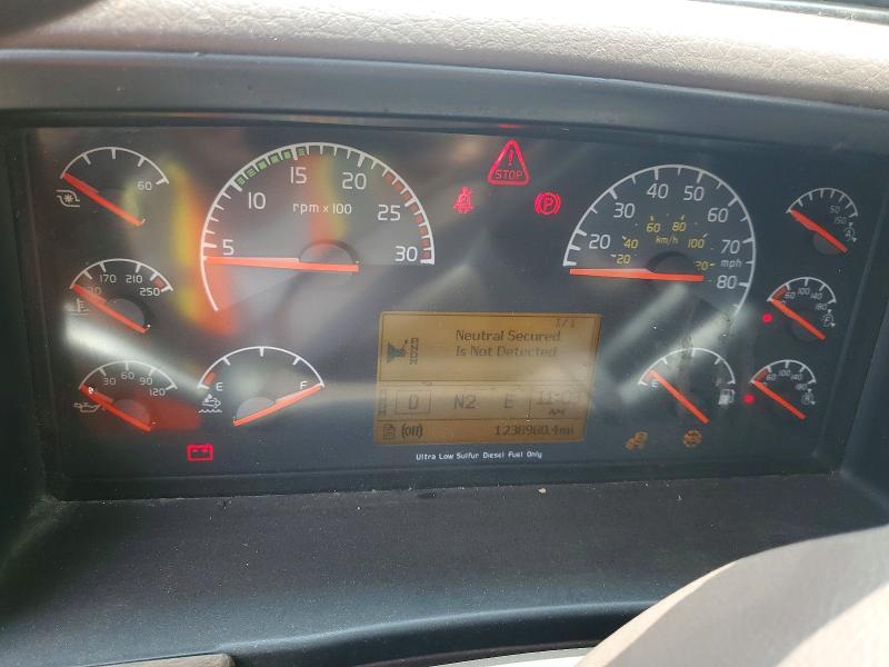 2013 Volvo VIN 4V4NC9EG9DN560328 COPART salvage auction — MINOR DENT/SCRATCHES, Mi - Certificate Of Title, sold $3,000 on 2026-08-11 (photo 9)