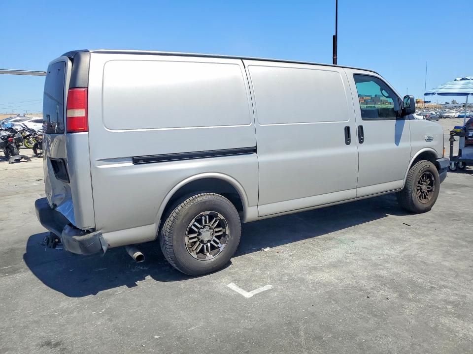 2008 Gmc Savana VIN 1GTFG15X781124712 COPART salvage auction — REAR END, CA - SALVAGE CERTIFICATE, sold $175 on 2026-07-29 (photo 3)