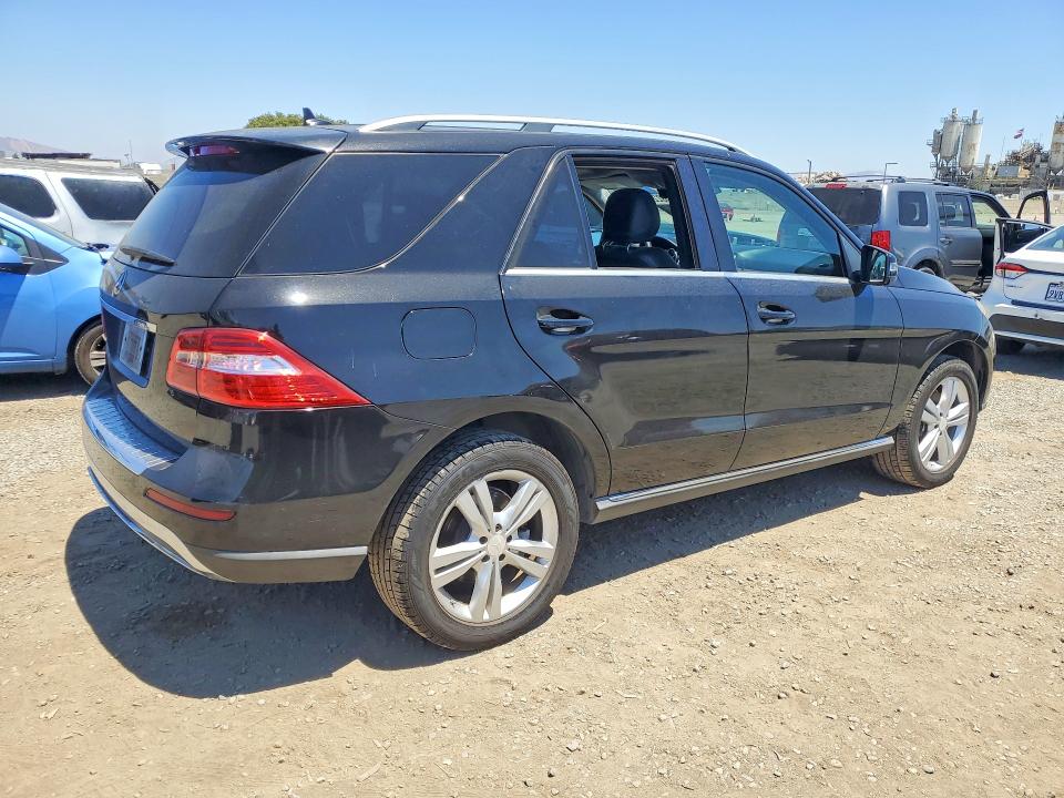 2013 Mercedes-benz M-klasse VIN 4JGDA5JB4DA102909 COPART salvage auction — MINOR DENT/SCRATCHES, Ca - Dis/Dlr/Exp Only Clean Title, sold $2,500 on 2026-07-10 (photo 3)