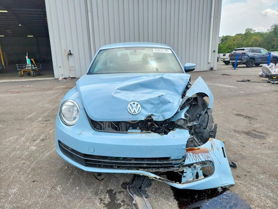 2012 Volkswagen Beetle VIN 3VWJX7ATXCM605739 COPART salvage auction — FRONT END, Fl - Cert Of Title Slvg Rebuildable, sold $900 on 2026-08-10 (photo 5)
