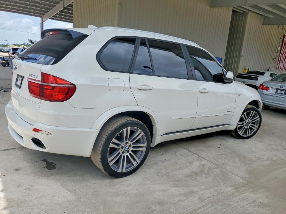 2013 BMW X5 VIN 5UXZV8C57DL426589 COPART salvage auction — MINOR DENT/SCRATCHES, Fl - Certificate Of Title, sold $300 on 2026-07-29 (photo 3)