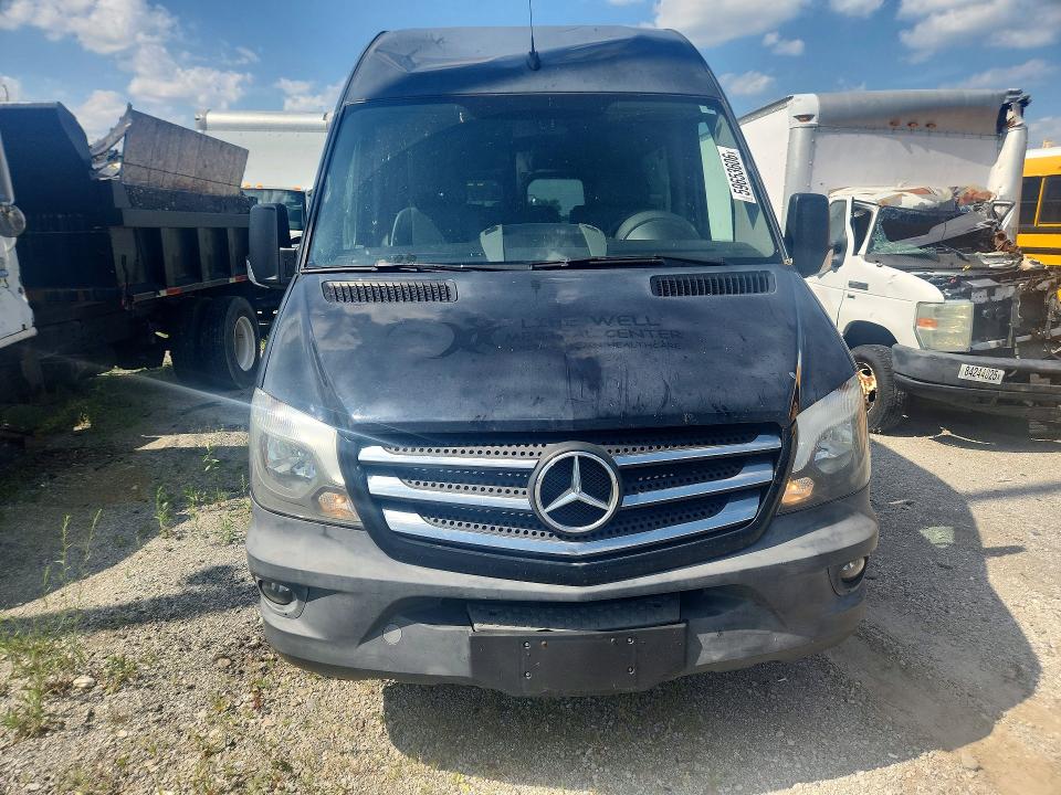 2017 Mercedes-benz Sprinter VIN WDZPE7CD5HP517403 COPART salvage auction — MINOR DENT/SCRATCHES, In - Cert Of Title-Salvage Title, sold $90 on 2026-08-19 (photo 5)