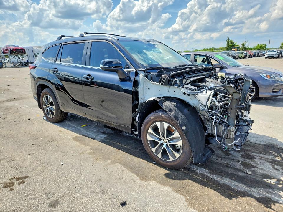 2025 Toyota Highlander VIN 5TDKDRAH4SS557578 COPART salvage auction — FRONT END, Fl - Certificate Of Title (P), sold $23,200 on 2026-07-30 (photo 4)